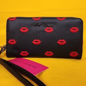 Betsey Johnson Black Red Kiss Lips Embroidered Wallet Wristlet Zip Around NEW